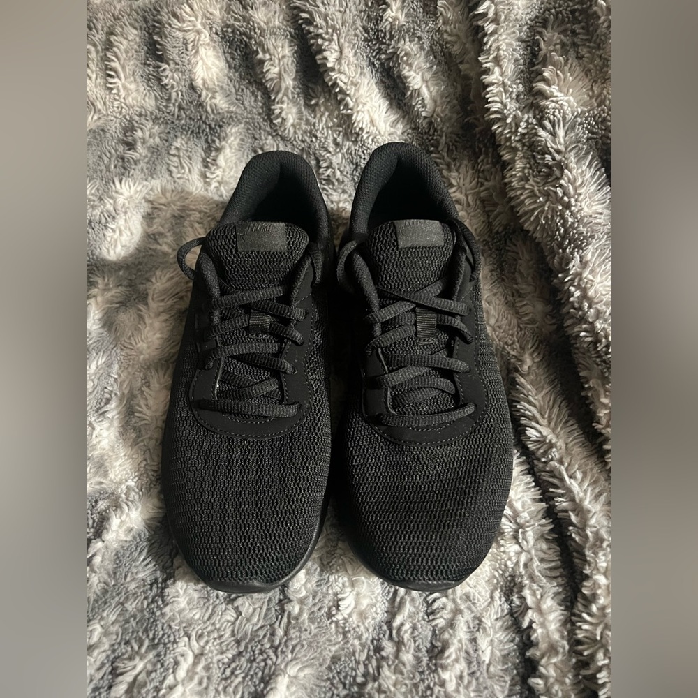 Nike Tanjun (GS) Black/ Black (6Y) - Picture 2 of 6